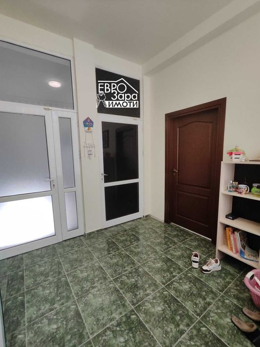 Масивна сграда за продажба – автосервиз плюс два жилищни имота