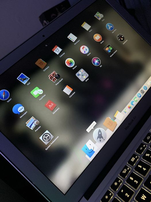 Vand sau schimb laptop apple