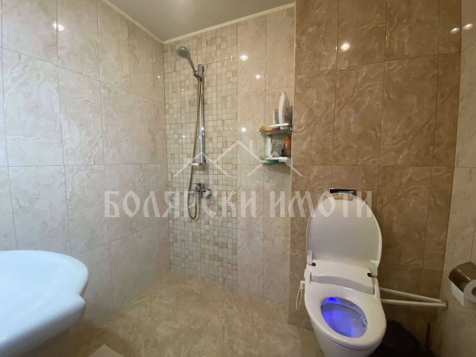 Продава се Тристаен апартамент в Велико Търново, Център - 82 кв.м за 1045 €/кв.м - Снимка #12