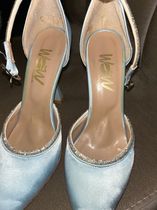 Високи лъщящи токчета