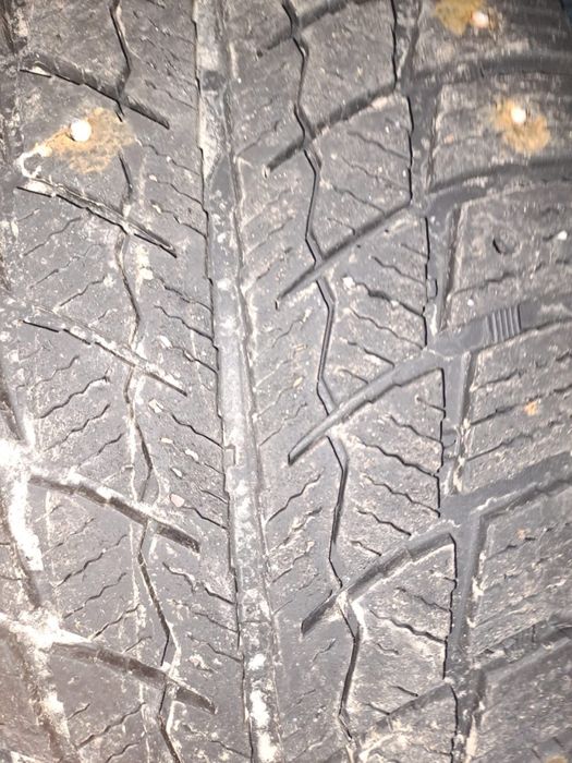 Зимние шины 17 размера. 2 штуки.