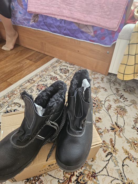 Продам новый спец ботинка и спец сапоги