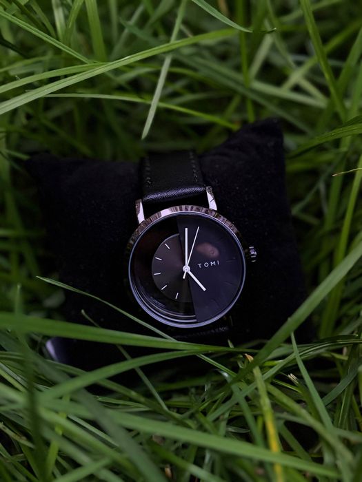 Часы унисекс, часы от Tomi