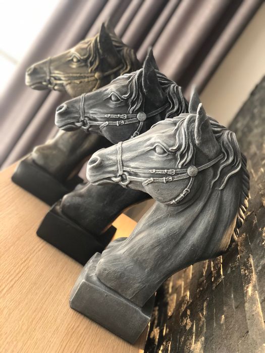 Статуи Конски Бюст (бетон)