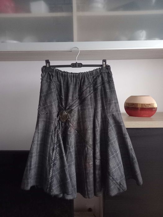 Fustă model deosebit,  mărimea M