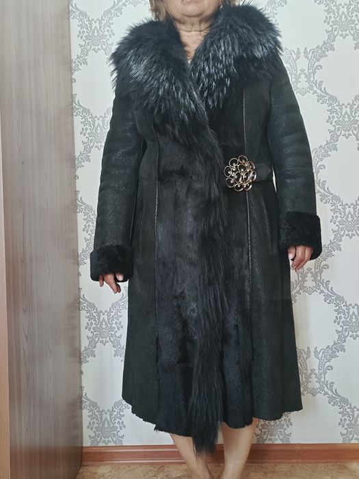 Продам б/у дубленку 48-50 размера,в отличном состоянии, черного цвета