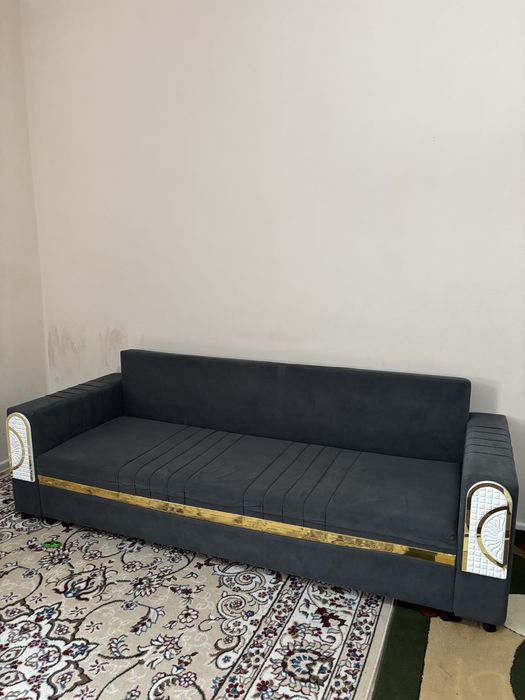 Диван,ковер,вышилка