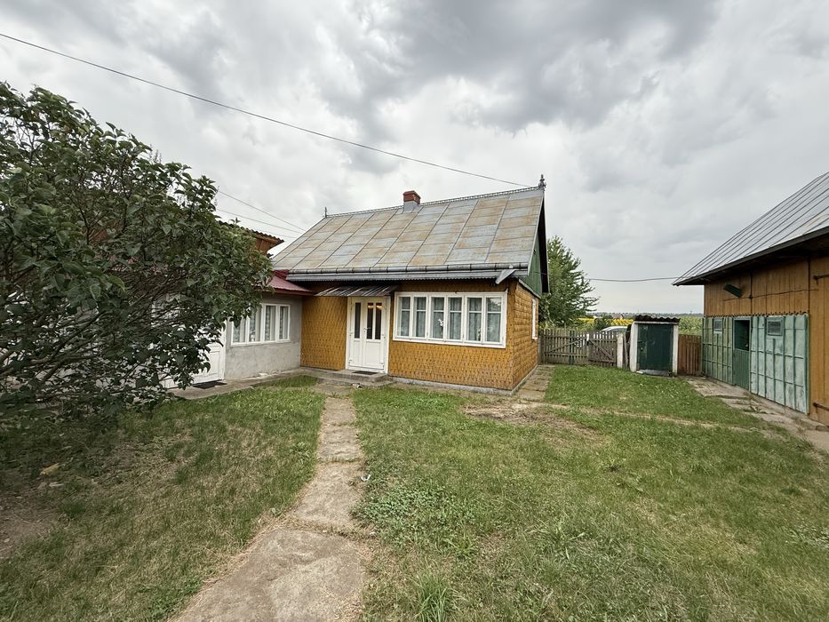 Casă bătrânească și teren