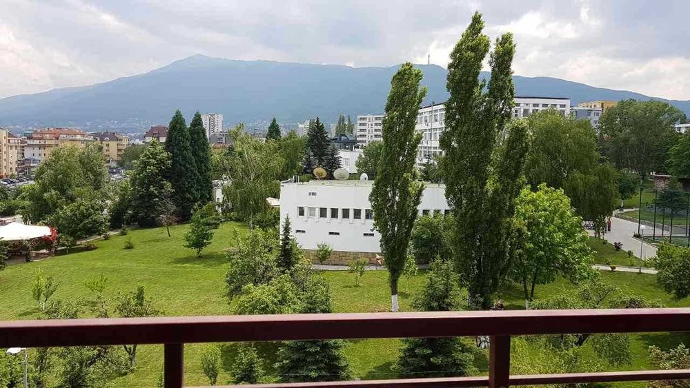 отдавам под наем