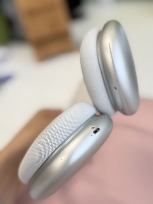 Airpods Max lightning
