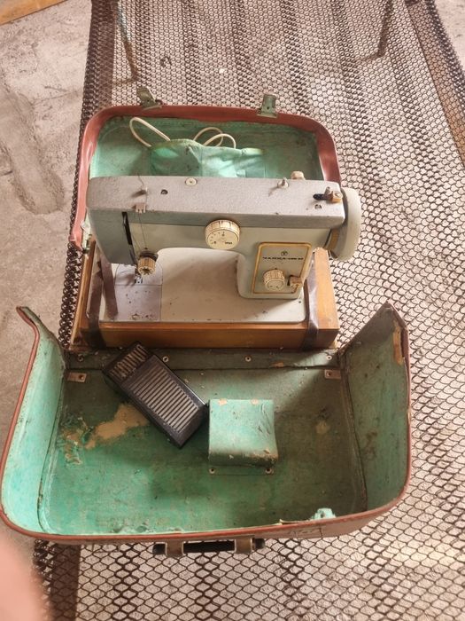 Швейная машинка ссср чайка