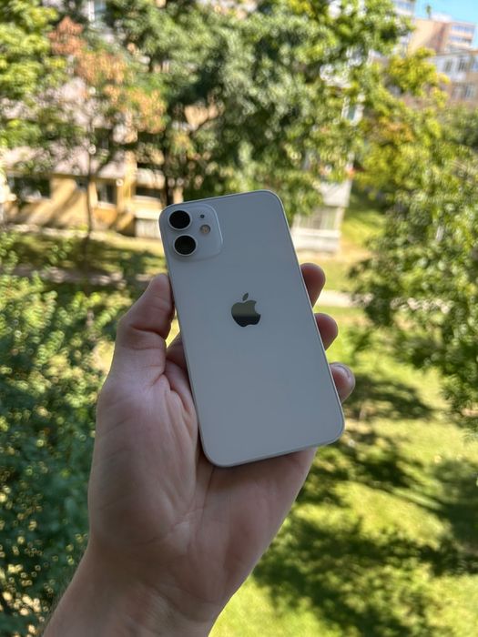• Iphone  12 mini • BATERIE 100% •