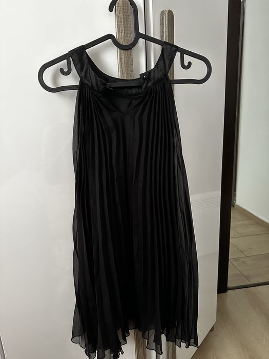 Черна плисирана туника