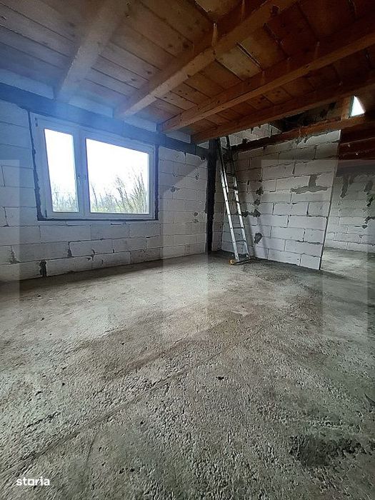 Casa la rosu cu mansarda, teren 450 mp, zona linistita Luizoaia – ap