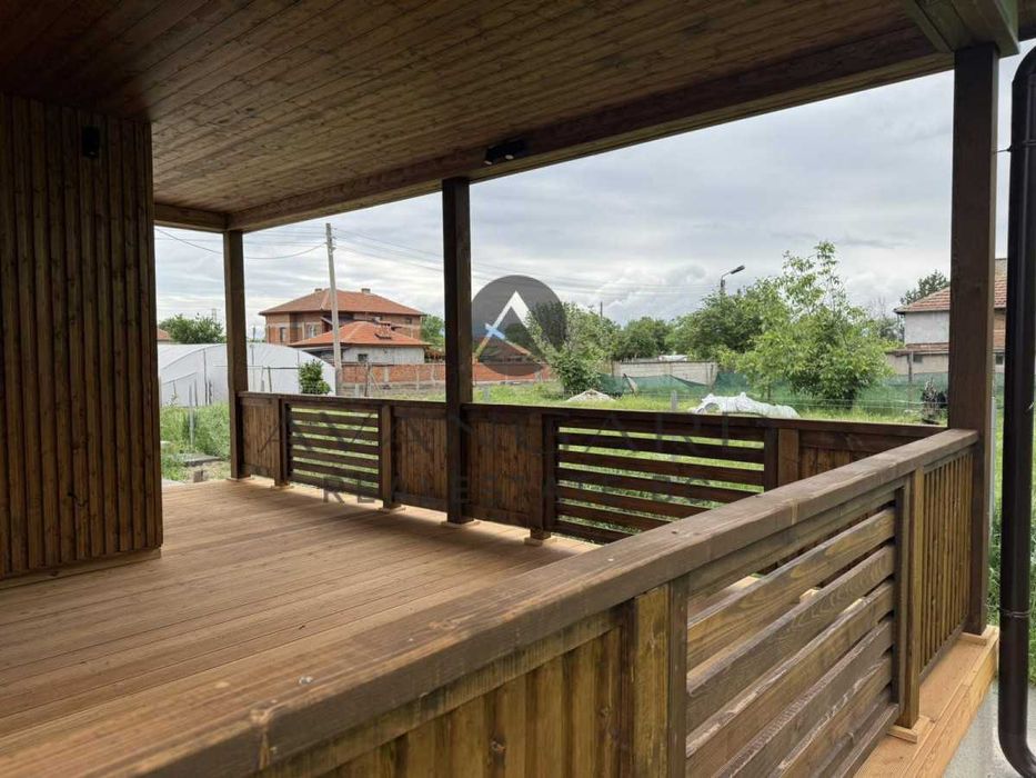 оф.23318 Самостоятелна къща с двор/ с.Цалапица