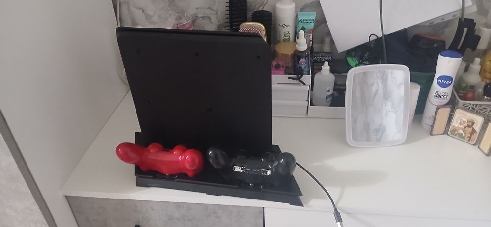 PS 4 slim в комплекте