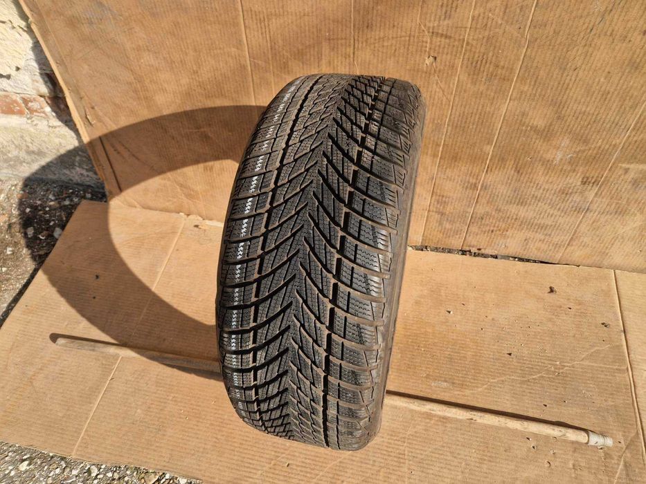 1 брой Goodyear R17 225/45
Зимна гума
DOT2223