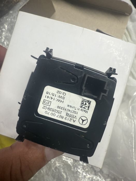 Часовник Mercedes свален от w213