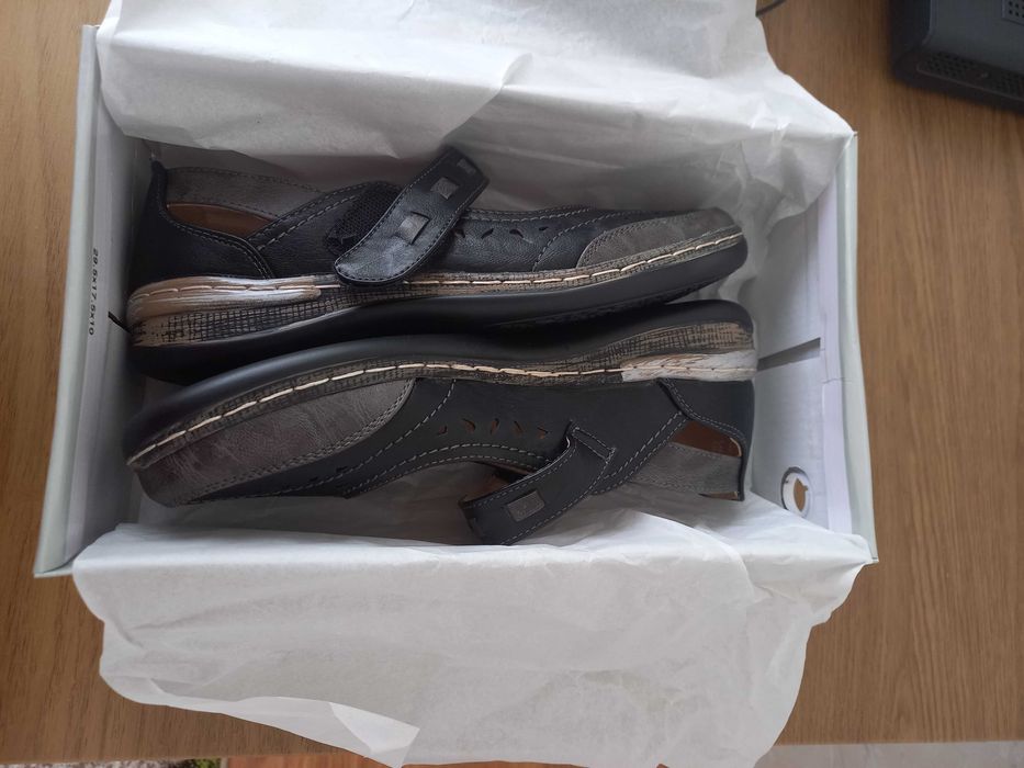 Дамски обувки модели в кафяво и черно.