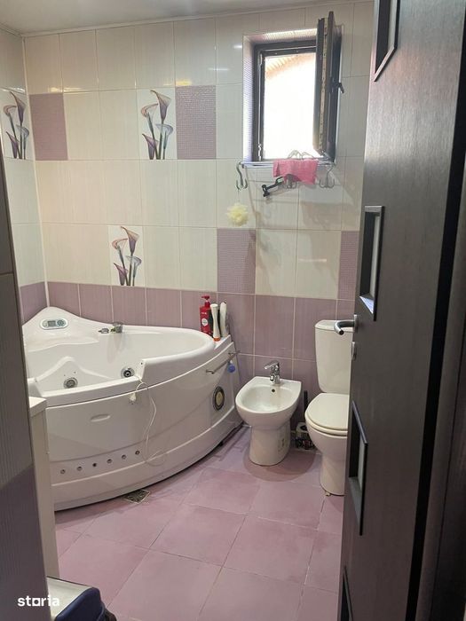 Locuință elegantă cu curte amenajată –  în spatele Pieței Delfinul
