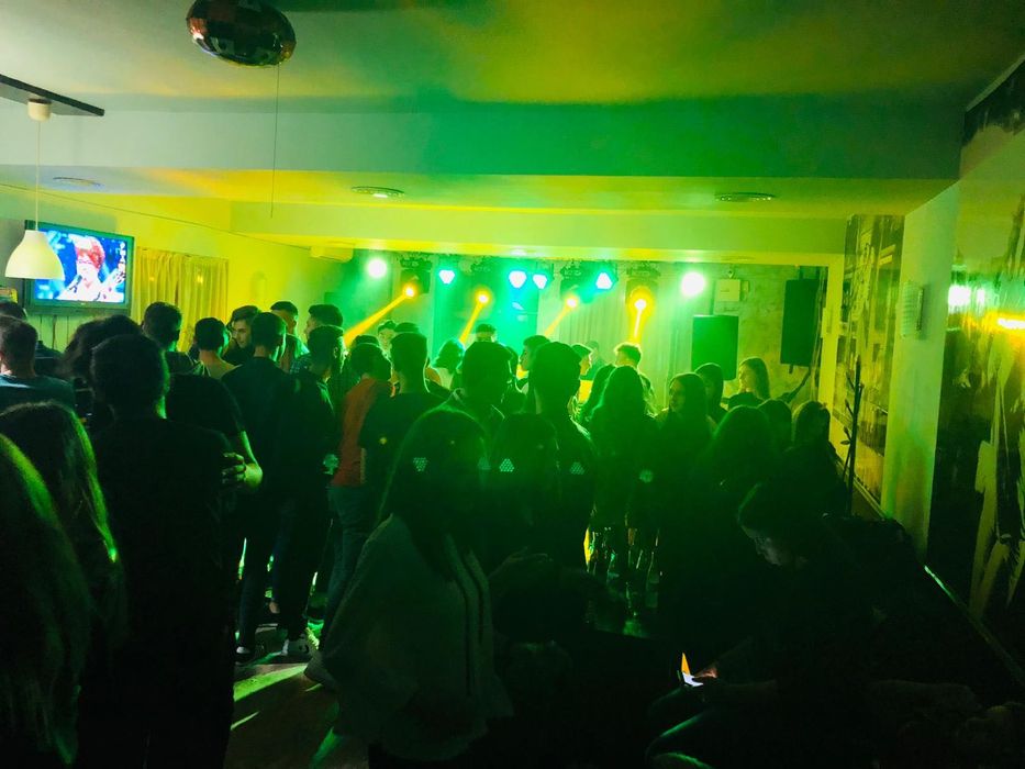 Dj-Mc,Scena,Ecran Led,Schela de Lumini,Sonorizare,PistoaleCO2 Band-uri