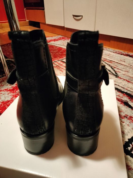 Vind botine noi Nr.38