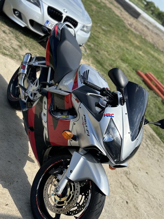 Honda cbr d4i.