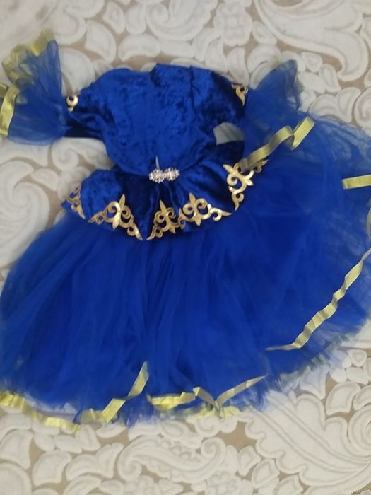 Продам платье для девочки на 7-8лет