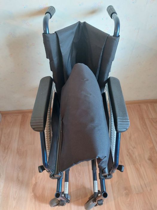 Продаю новую инвалидную коляску