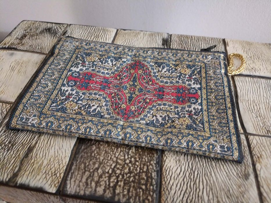 Дамско портмоне от Доха, Катар