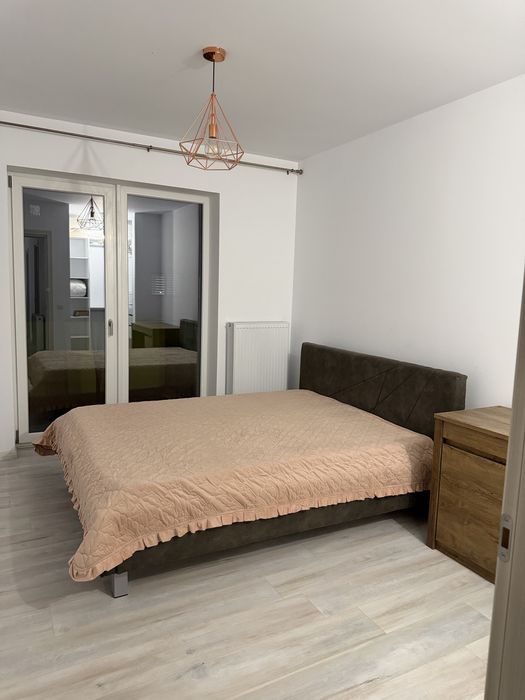 De închiriat apartament 3 camere