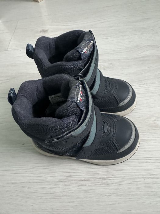 Продам детские сапоги Viking