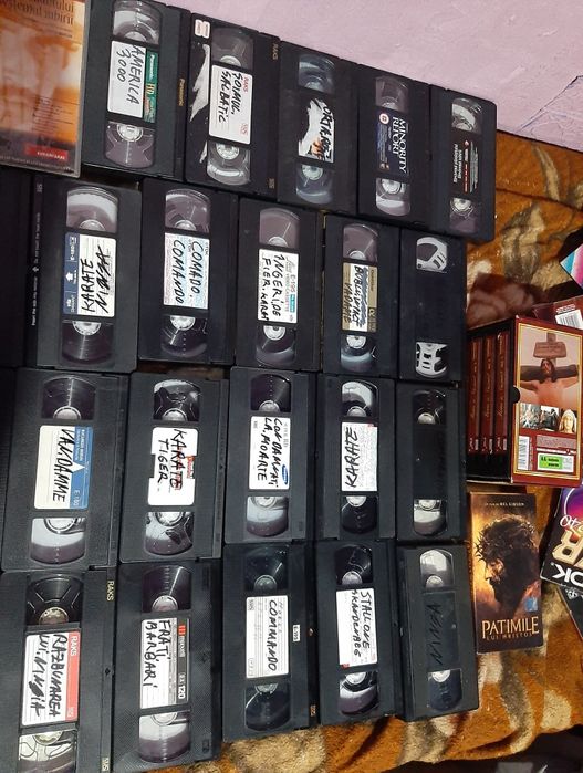 Vând casete video filme vechi traduse în stare bună