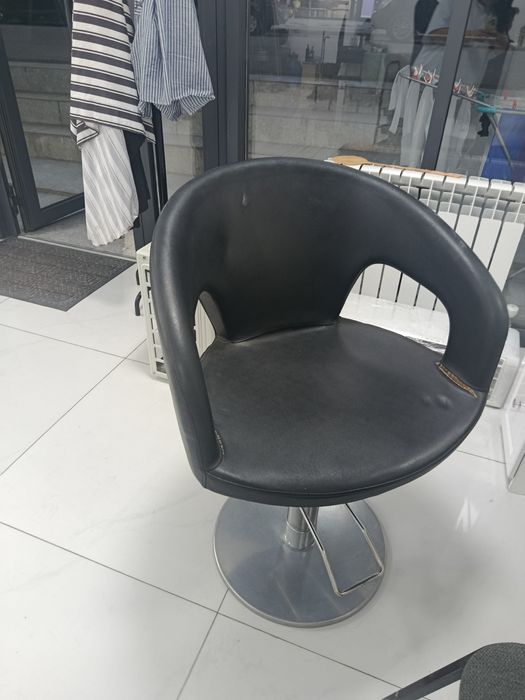 Продам парикмахерское кресло