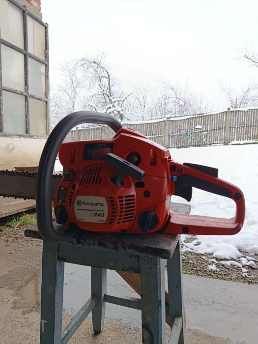 Drujbă Husqvarna e240