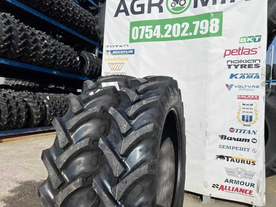 Marca OZKA 12.4-32 cu 8 pliuri cauciucuri noi pentru tractor