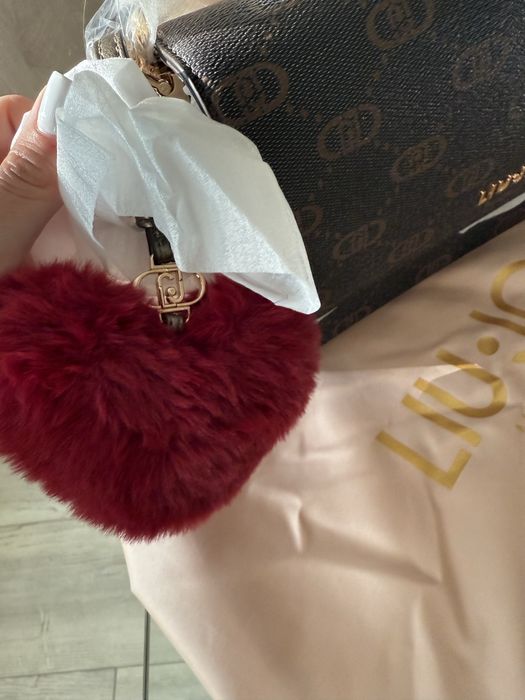 Liu jo чанта с плюшен аксесоар