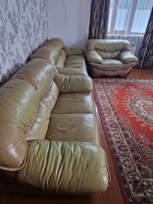 Продам Кожаный диван и кресло
