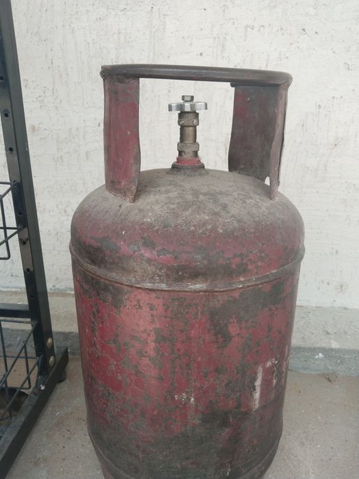 Продам газ балон .