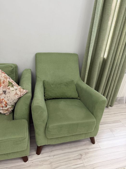 Продам диван с креслами