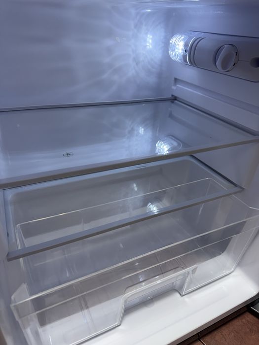 Продам мини холодилтник  Leadbros