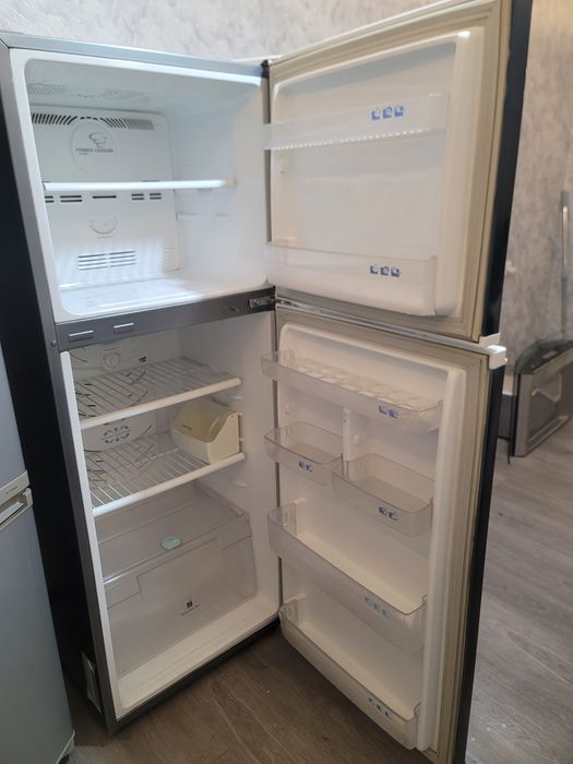 Холодильник" SAMSUNG"  сотилади