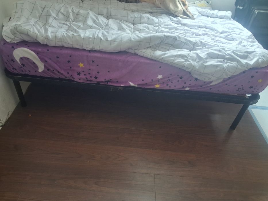 Vând pat de 2 persoane