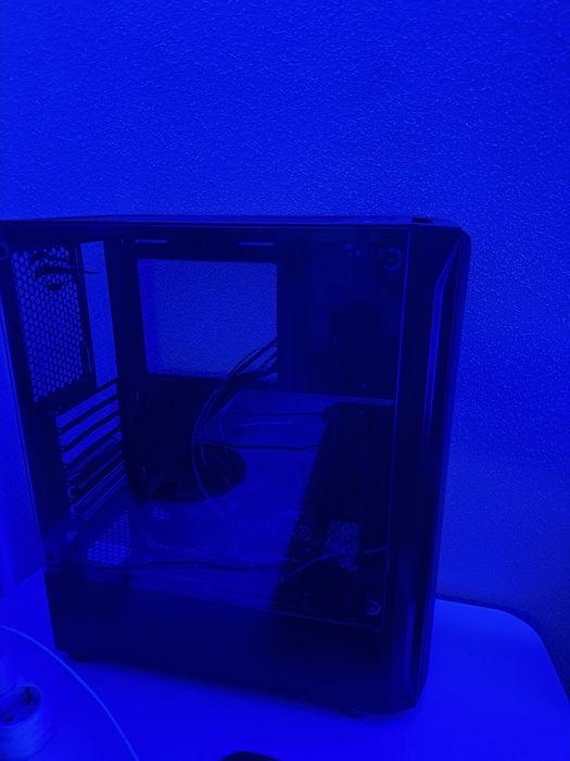 Vand carcasa gaming