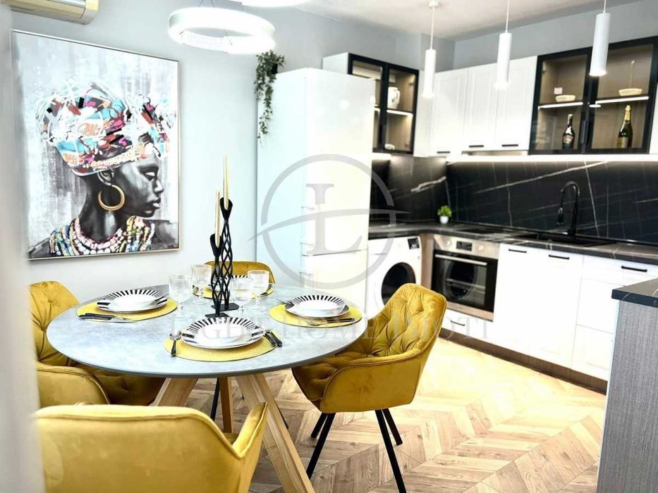 Продава се Тристаен апартамент в Пловдив, Христо Смирненски - 95 кв.м за 2579 €/кв.м - Снимка #2