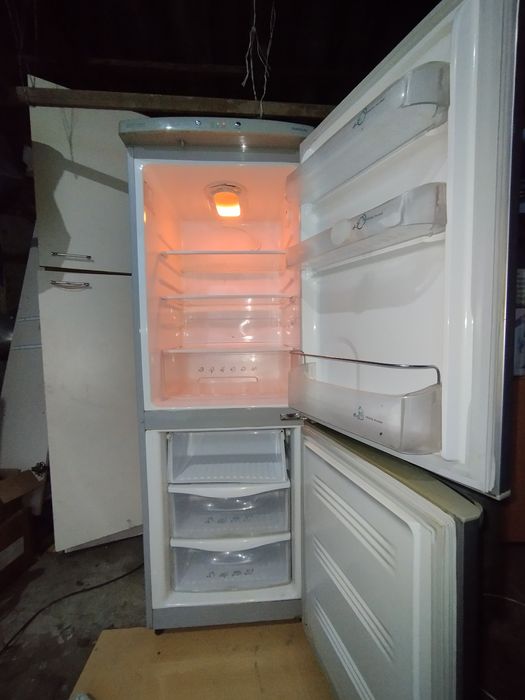 Продам холодильник