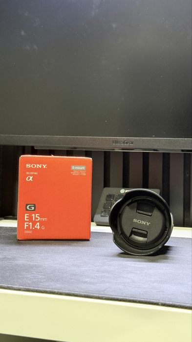 Obiectiv Sony E mount 15mm F1.4