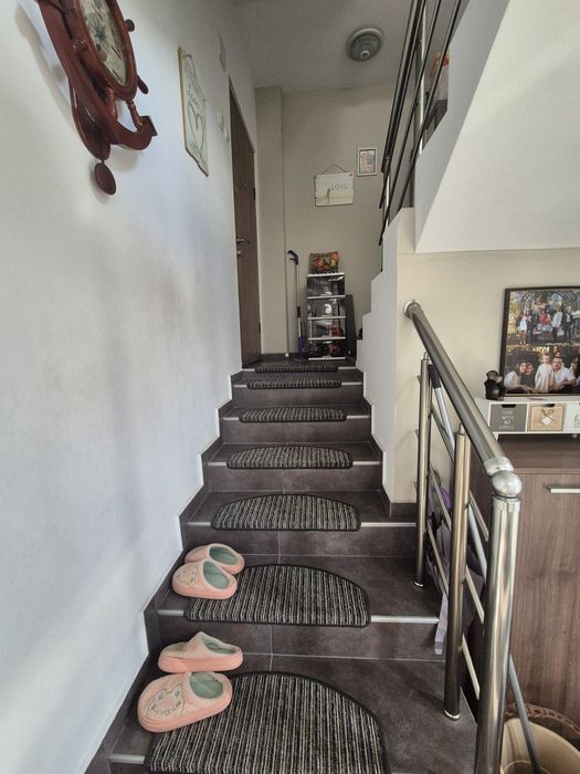 Продава 2 етажа от къща