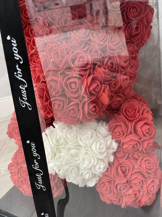 Продается красивая мишка из роз