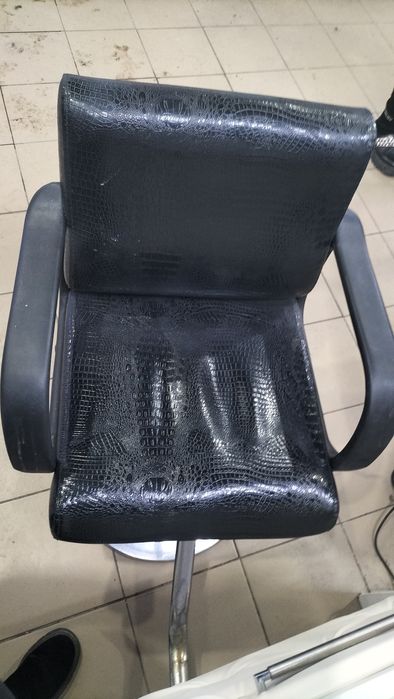 Парикмахерское кресло